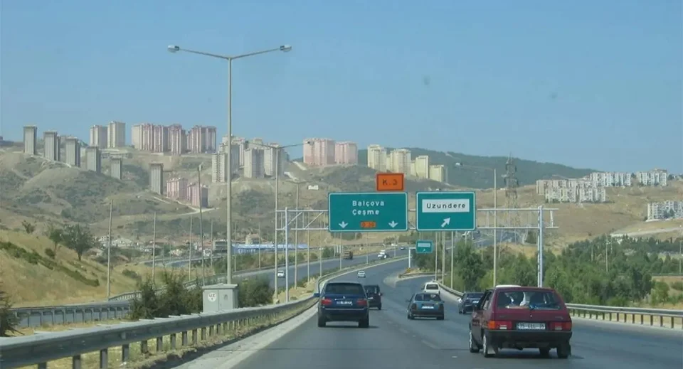 İzmir’de otoyolların geleceğine dair tartışmalar, CHP Genel Başkan Yardımcısı Deniz
