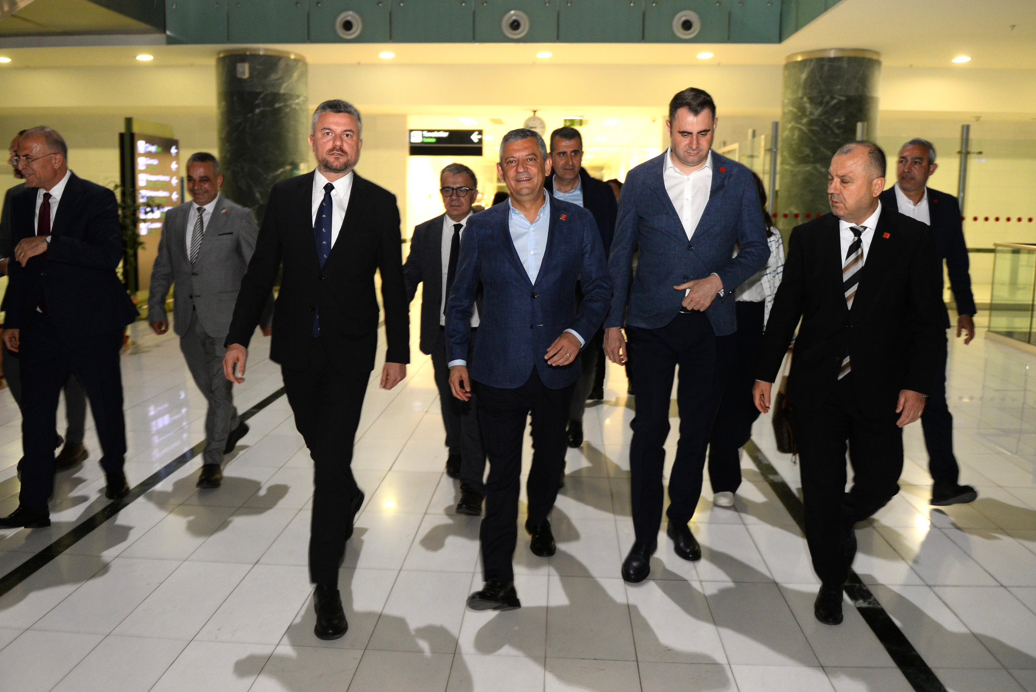 Özgür Özel İzmir'de: 4 ilçede açılış ve lansman maratonu
