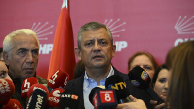 Mutlak butlan kararının ardından genel başkanlık görevinden uzaklaştırılan  Özgür