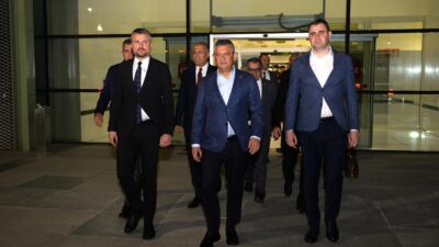 CHP Genel Başkanı Özgür Özel, yoğun İzmir programına başlıyor. 

Dün