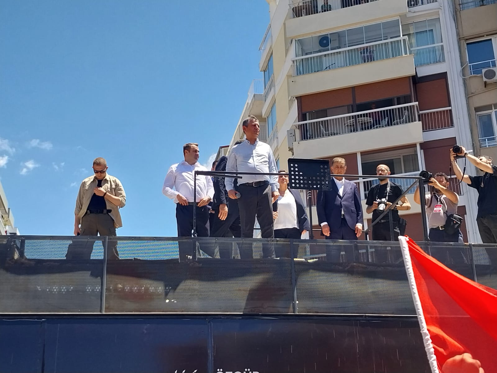 Özgür Özel meydanda konuştu: 'Genel başkanı 2 milyon üye seçsin'