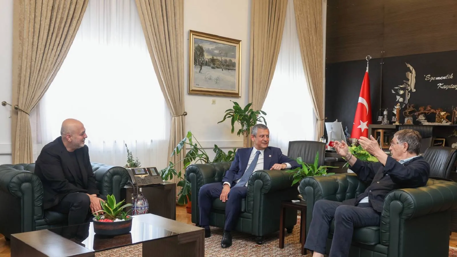 Özgür Özel:'Artık iki CHP var; atanmış ve seçilmiş'