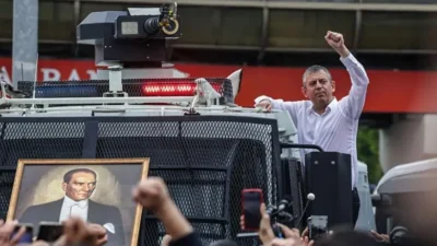 Mahkeme kararıyla yönetimi değişen CHP'de yarın aynı saatte iki ayrı