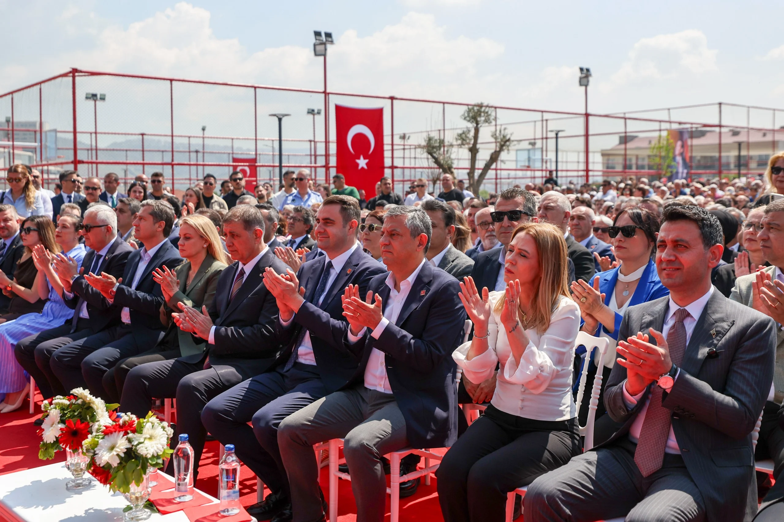 Özel’den 'Meslek Fabrikası' tepkisi: “İzmir'e kin duyuyorlar"