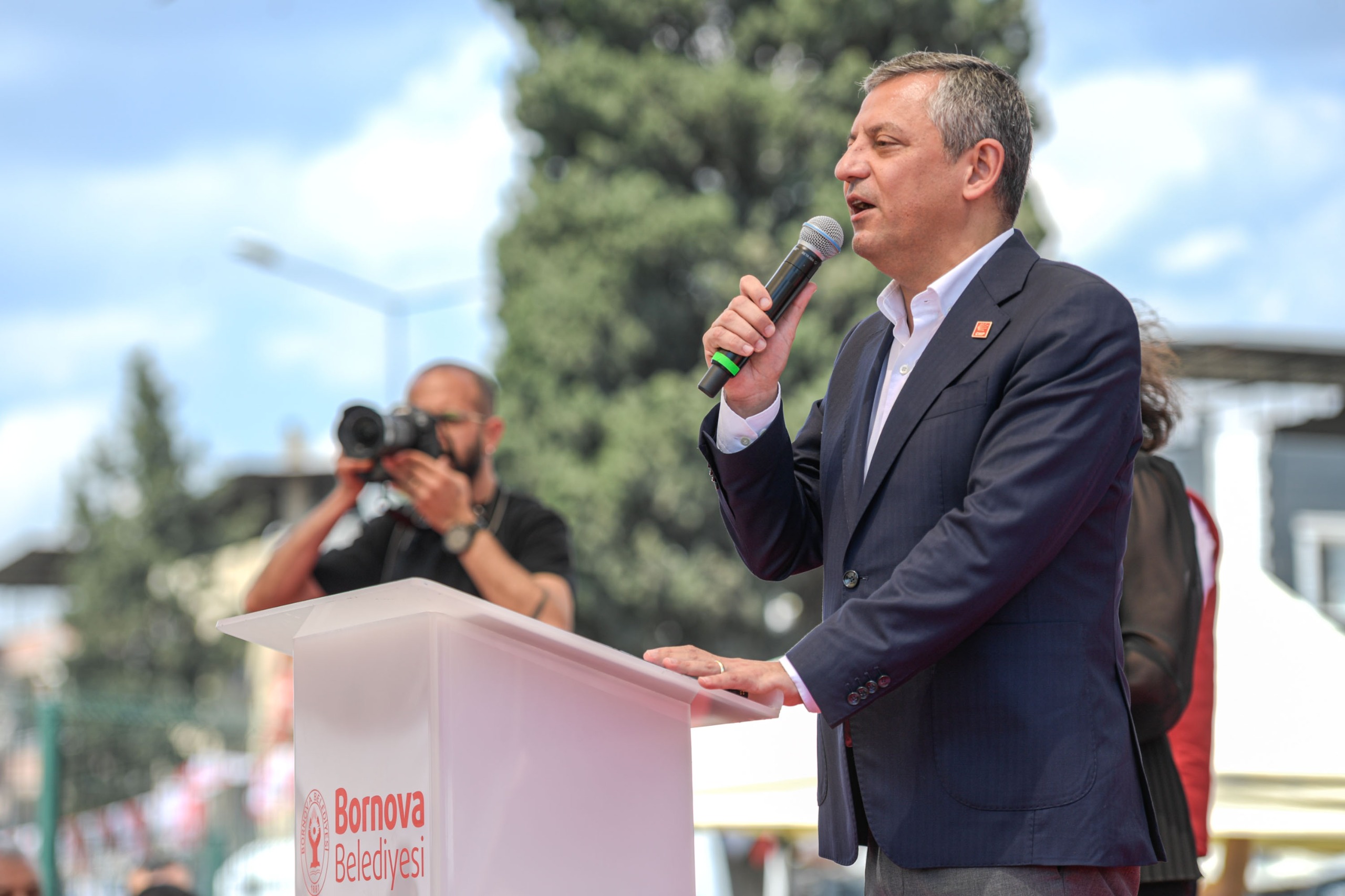 Özgür Özel’den İzmir’de 'Balyoz' resti: "O gişeleri kıracağız, gerekirse hayatı durduracağız!"