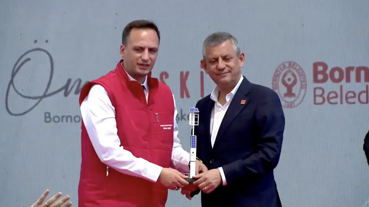 Özgür Özel’den İzmir’de 'Balyoz' resti: "O gişeleri kıracağız, gerekirse hayatı durduracağız!"