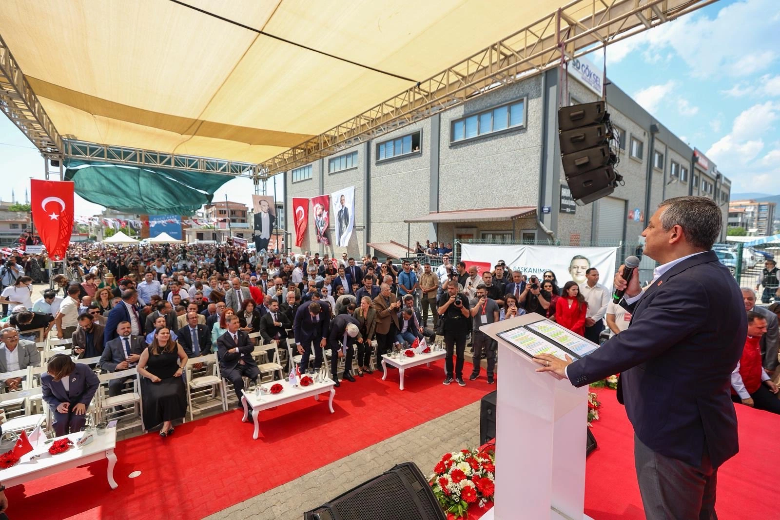 Özgür Özel’den İzmir’de 'Balyoz' resti: "O gişeleri kıracağız, gerekirse hayatı durduracağız!"