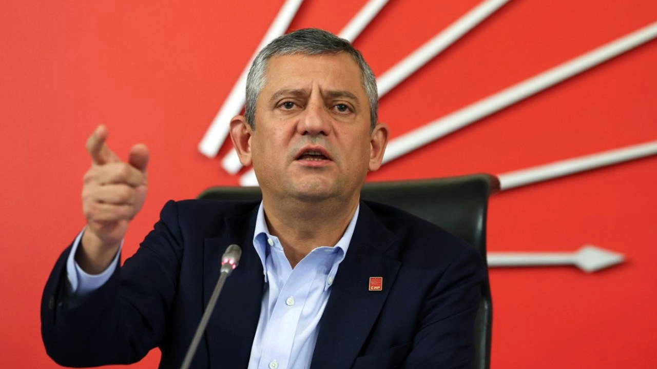Başkentte kritik saat 11.00 zirvesi: Özgür Özel büyükşehir belediye başkanlarını acil koduyla topladı!