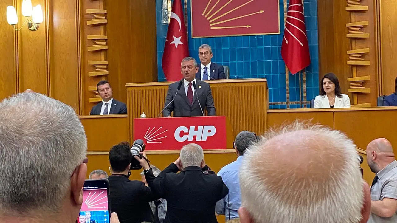 Özel'den grup kürsüsünde "kara düzen" çıkışı