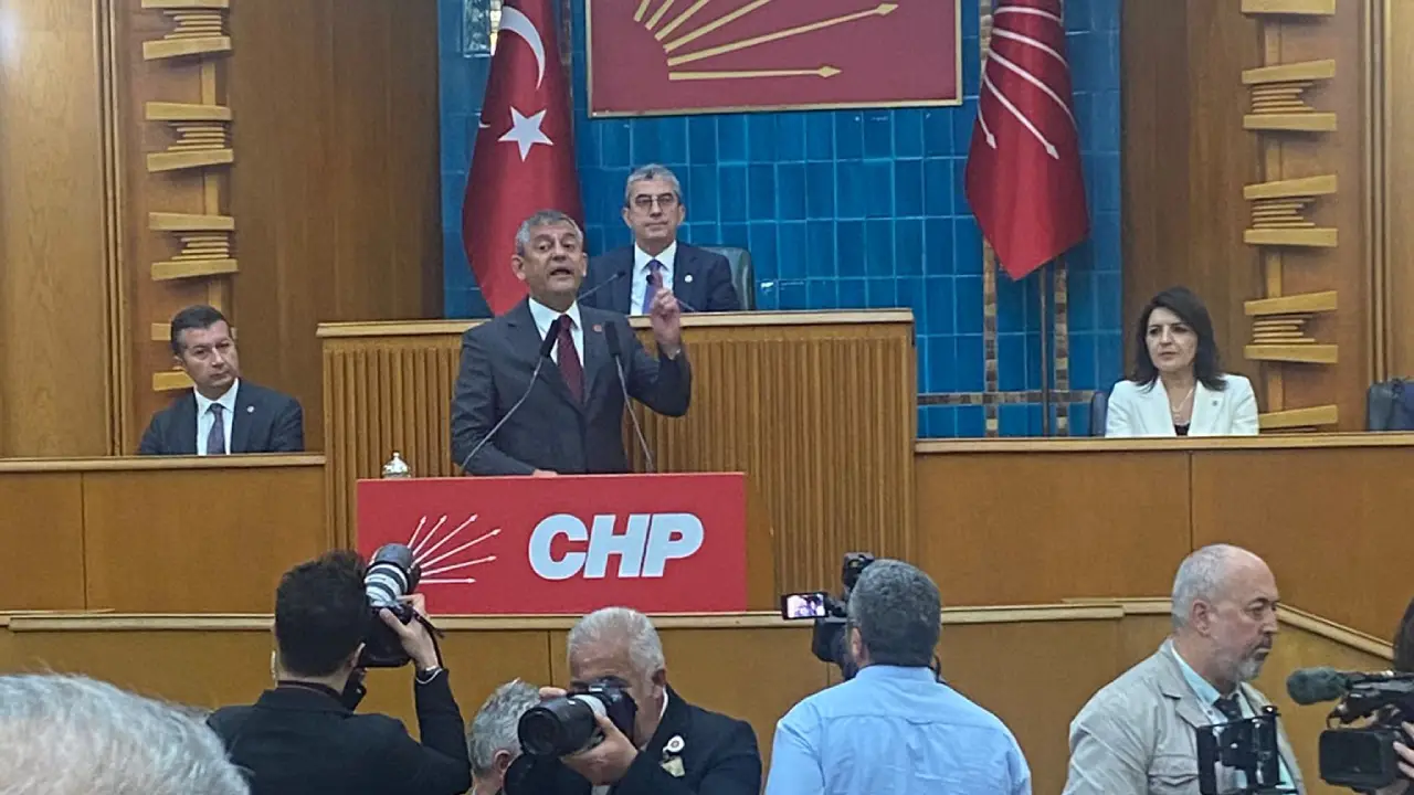 Özel'den grup kürsüsünde "kara düzen" çıkışı