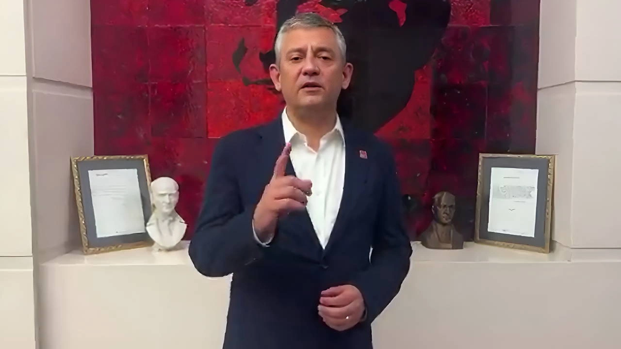 Özgür Özel'den videolu paylaşım: "Bir saldırı altındayız, çıkmayacağız"