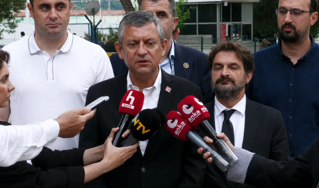 CHP Genel Başkanı Özgür Özel, Kemal Kılıçdaroğlu’nun milletvekillerine gönderdiği yazıya