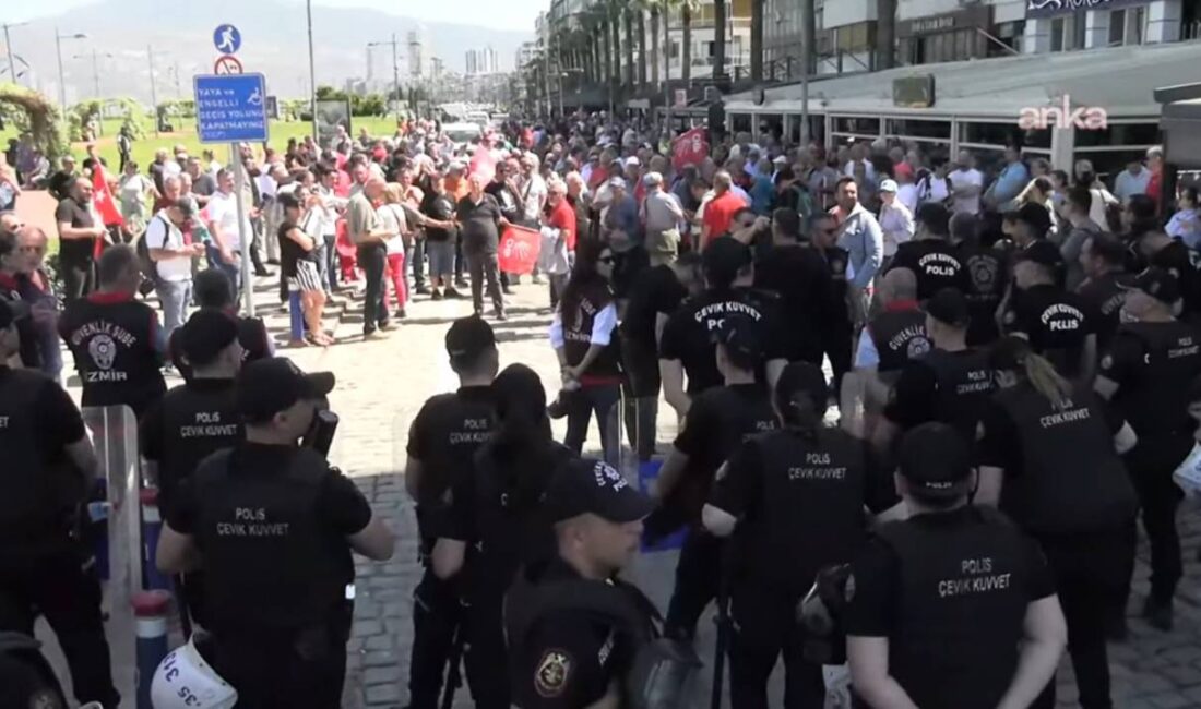 CHP Lideri Özgür Özel’in İzmir’de gerçekleştirmeyi planladığı miting öncesi, kentte