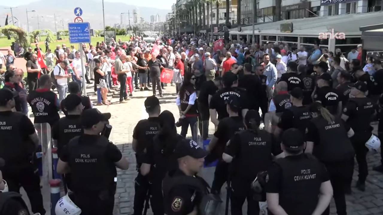Özgür Özel’in İzmir çağrısına müdahale: Cumhuriyet Meydanı'na girişler kapatıldı