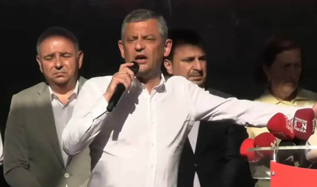 Mahkemenin "mutlak butlan" kararı sonrası memleketi Manisa’da kitlesel bir miting