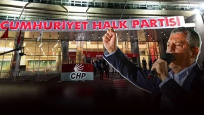 "Erdoğan milleti seçeneksiz bırakmak istiyor" diyen CHP Lideri Özgür Özel,