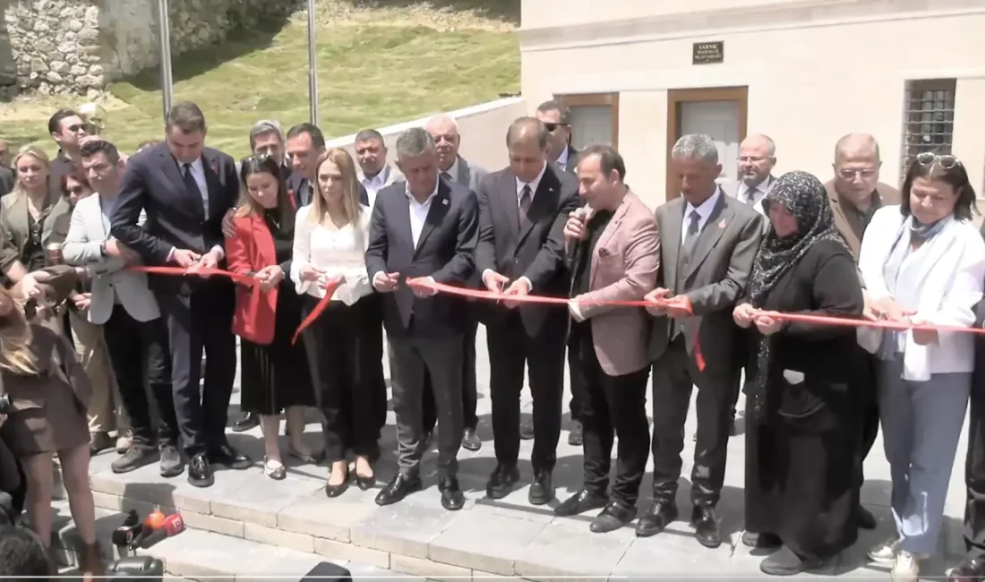 CHP Genel Başkanı Özgür Özel, Bornova Belediyesi tarafından Sarnıç Mahallesi'nde