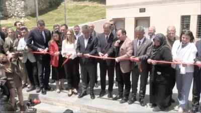 CHP Genel Başkanı Özgür Özel, Bornova Belediyesi tarafından Sarnıç Mahallesi'nde