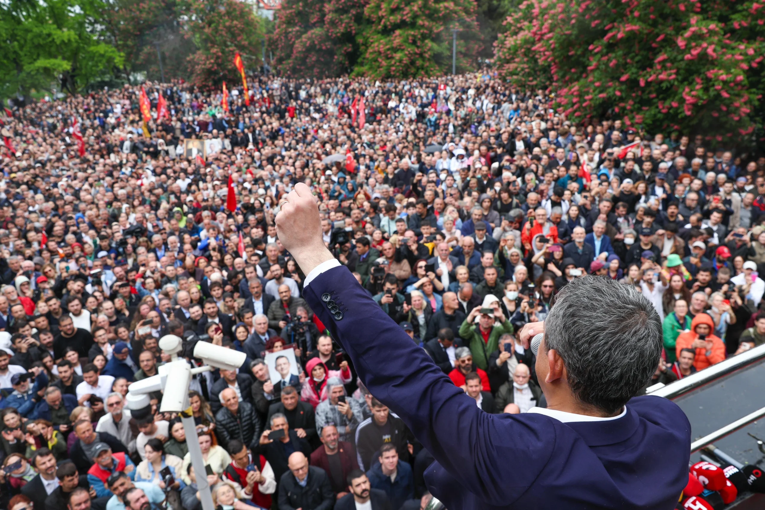 Özgür Özel: "CHP kapanmıştır, üçüncü kez açacağız"