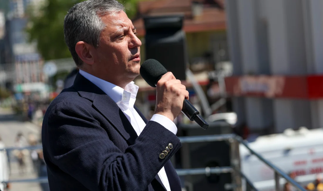 CHP Genel Başkanı Özgür Özel, İzmir'de 300 milyon liralık ekipman