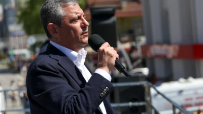 CHP Genel Başkanı Özgür Özel, İzmir'de 300 milyon liralık ekipman