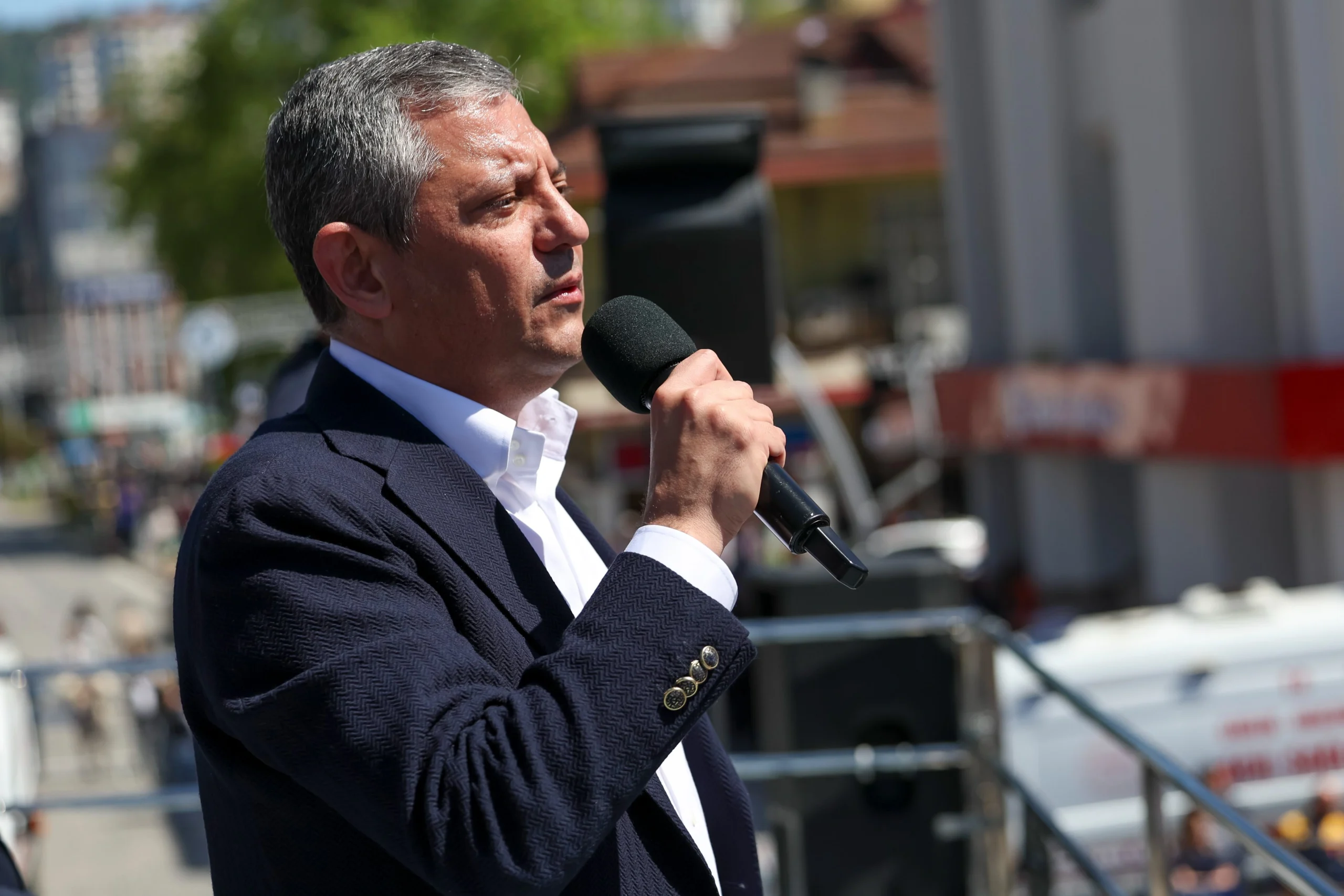 Özel’den 'Meslek Fabrikası' tepkisi: “İzmir'e kin duyuyorlar"