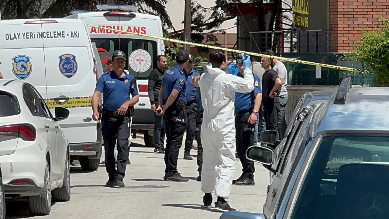 Konya'da devriye atan emniyet güçlerinin bir parkta elleri kanlı şekilde