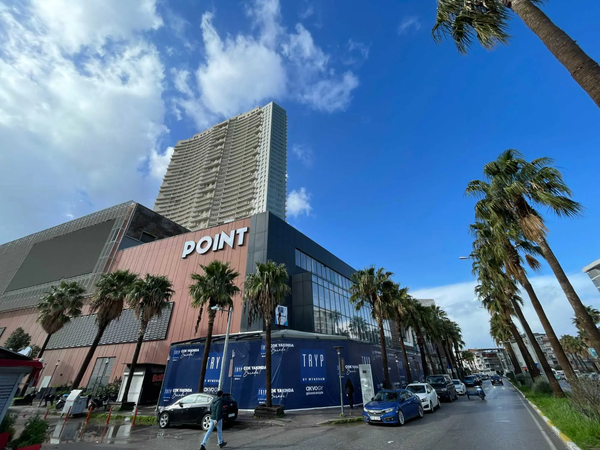 İzmir’in en büyük karma projelerinden biri olan Point Bornova AVM