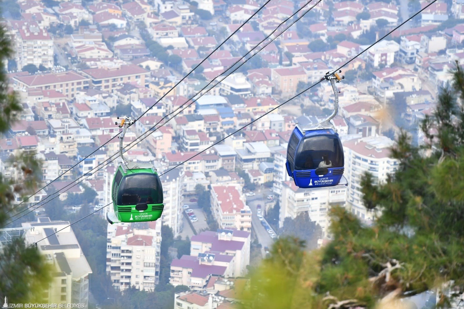 Balçova Teleferik Tesisleri’nde yaz dönemiyle birlikte ziyaret saatleri uzatıldı. 