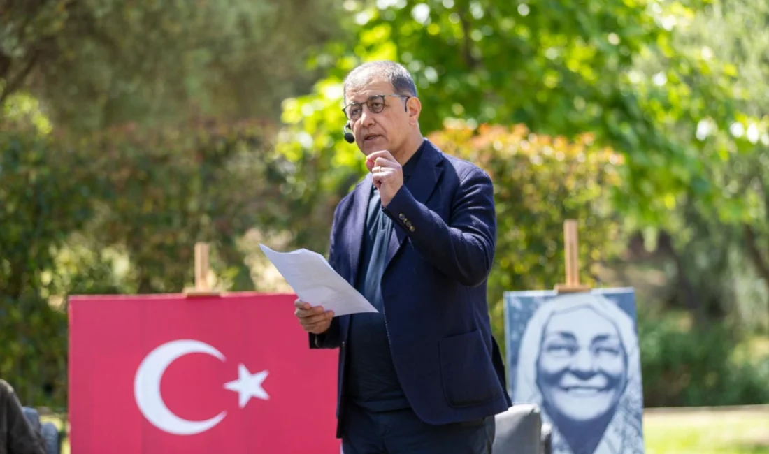 İzmir Büyükşehir Belediye Başkanı Dr. Cemil Tugay, okuduğu "Anadolu’nun Anaları"