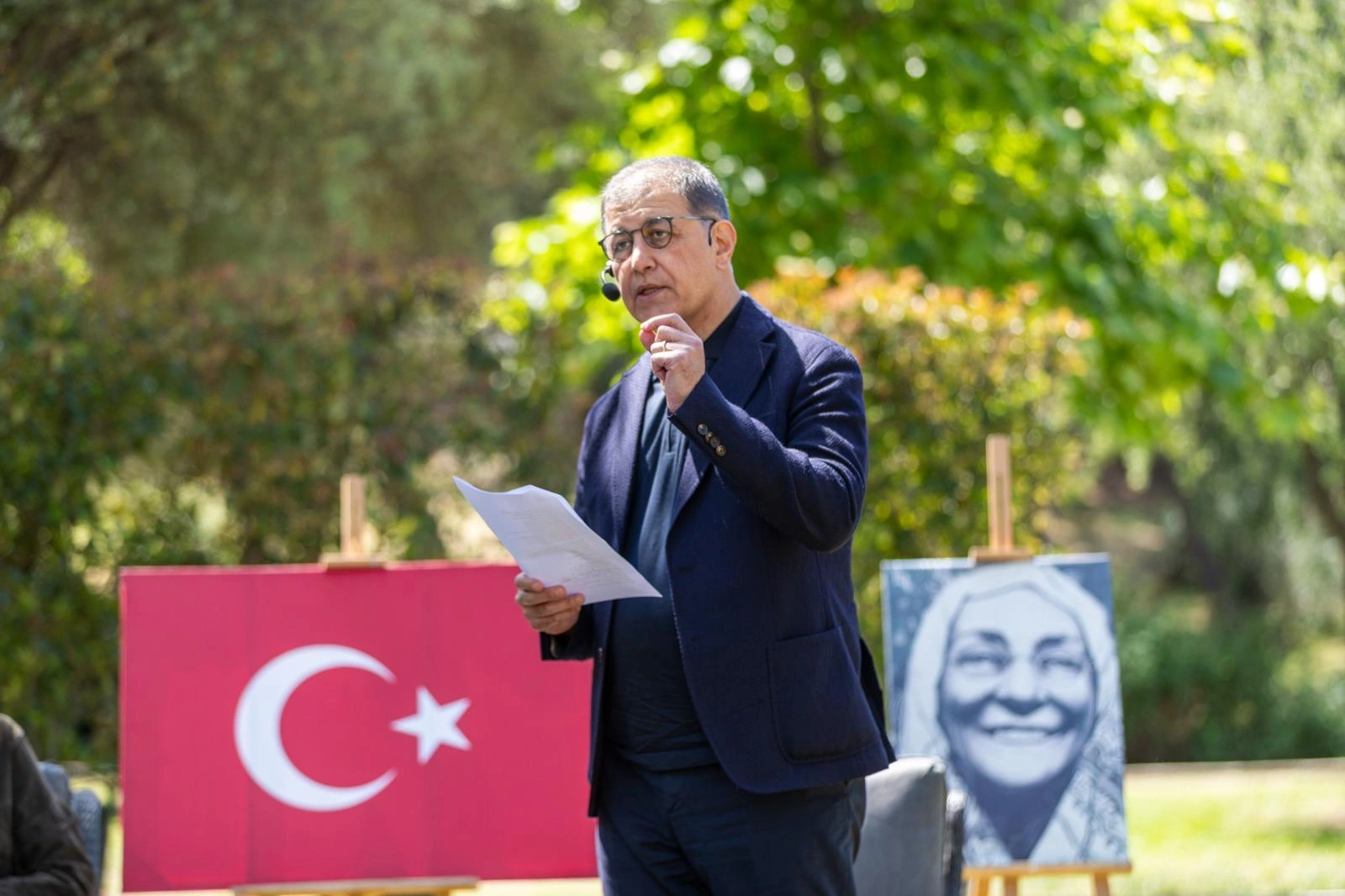 Canlı yayında şiirli Anneler Günü sürprizi: Başkan Tugay okudu, İzmir duygulandı!