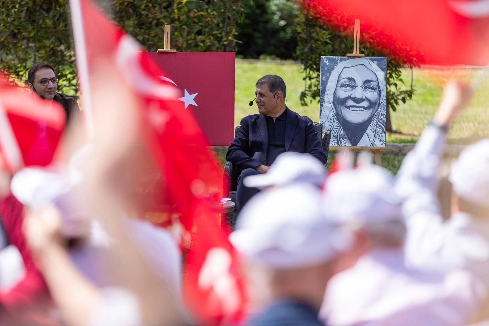 Canlı yayında şiirli Anneler Günü sürprizi: Başkan Tugay okudu, İzmir duygulandı!