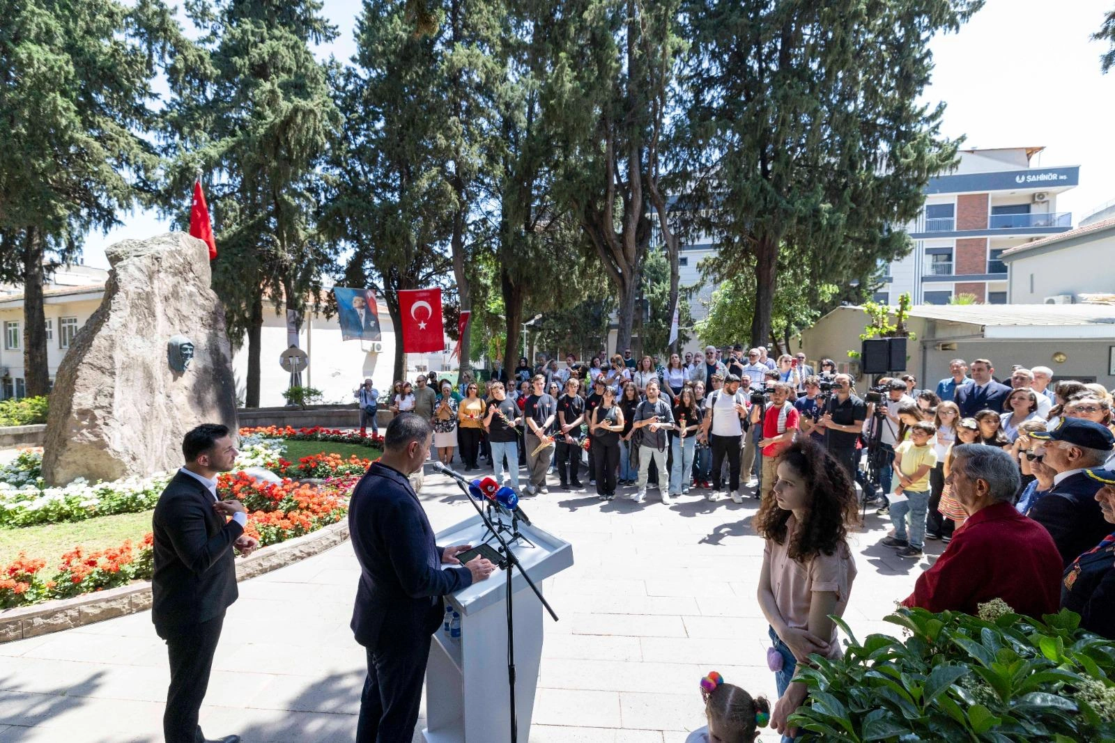 Tugay’dan Zübeyde Anne'ye duygu yüklü sesleniş: "Hepimiz sizin çocuklarınızız"