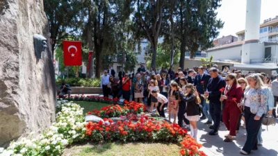İzmir Büyükşehir Belediye Başkanı Dr. Cemil Tugay, Karşıyaka’daki Zübeyde Hanım