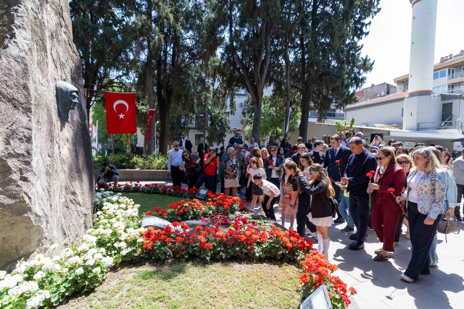 Tugay’dan Zübeyde Anne'ye duygu yüklü sesleniş: "Hepimiz sizin çocuklarınızız"