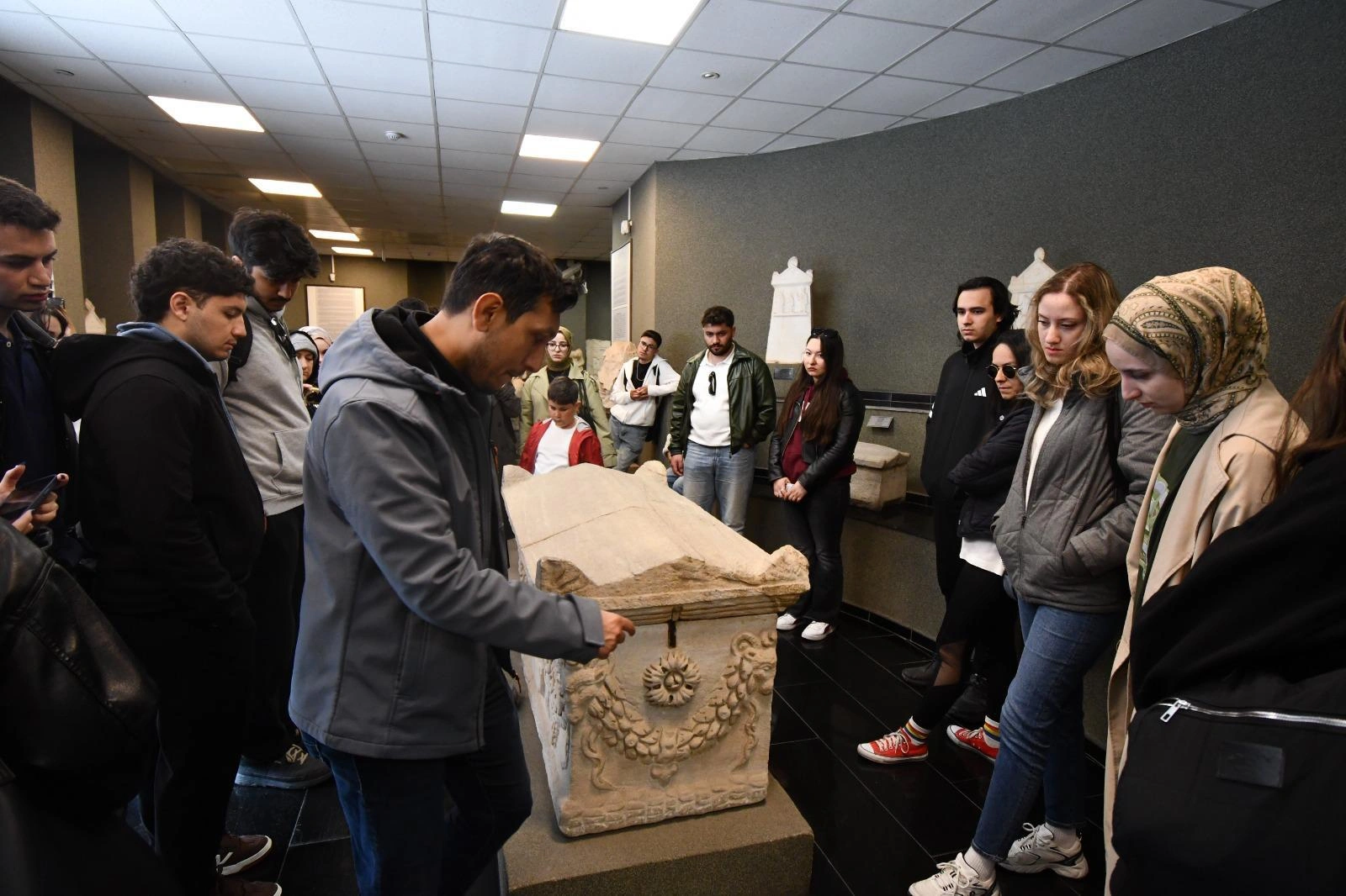Üniversite öğrencilerine Bergama ve Ödemiş gezisi