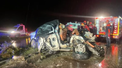 Uşak-İzmir kara yolunda gece yarısı meydana gelen feci kaza, bölgeyi