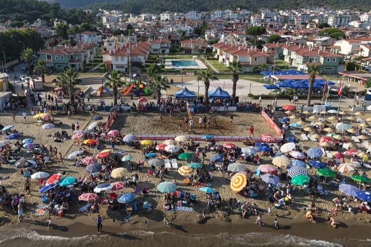 Menderes Belediyesi ilk Plaj Voleybolu Turnuvası'nı gerçekleştirdi: Kupa Şah-Bar'ın oldu