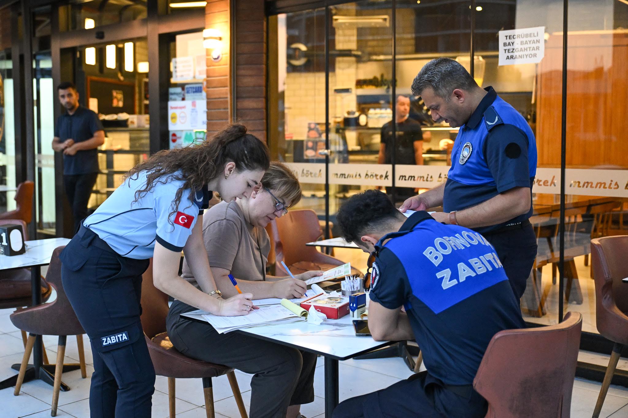 Bornova’da sabaha karşı şok baskın: Başkan Eşki fırınları gezdi 7 Bornova’da sabaha karşı şok baskın: Başkan Eşki fırınları gezdi
