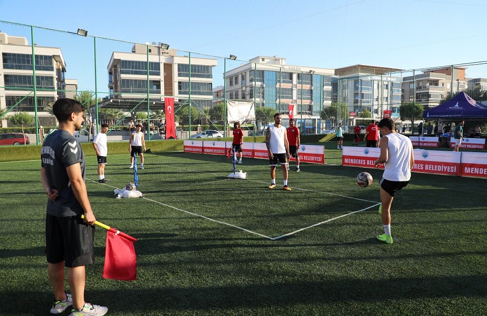 Menderes Belediyesi ayak tenisi turnuvası gerçekleştirdi.