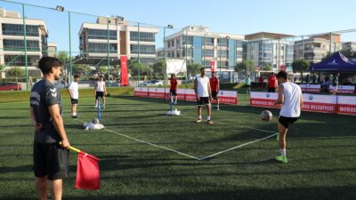 Menderes Belediyesi ayak tenisi turnuvası gerçekleştirdi.
