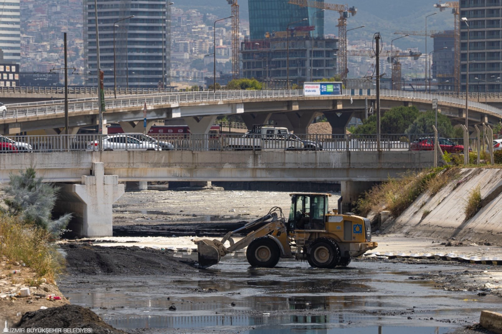 İzmir Büyükşehir Belediyesi İZSU Genel Müdürlüğü, Körfez'e ulaşan kirliliği azaltmak