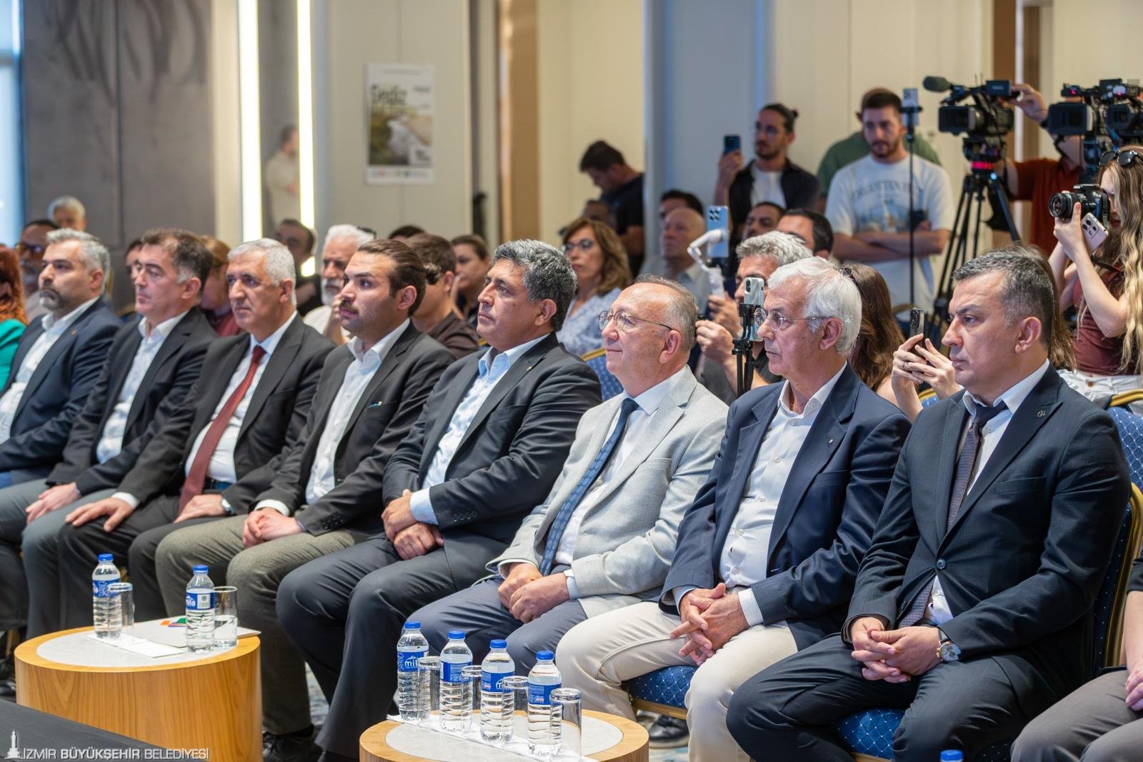 Başkan Tugay'dan Manisa'da Bakanlığa İzmir Körfezi çağrısı