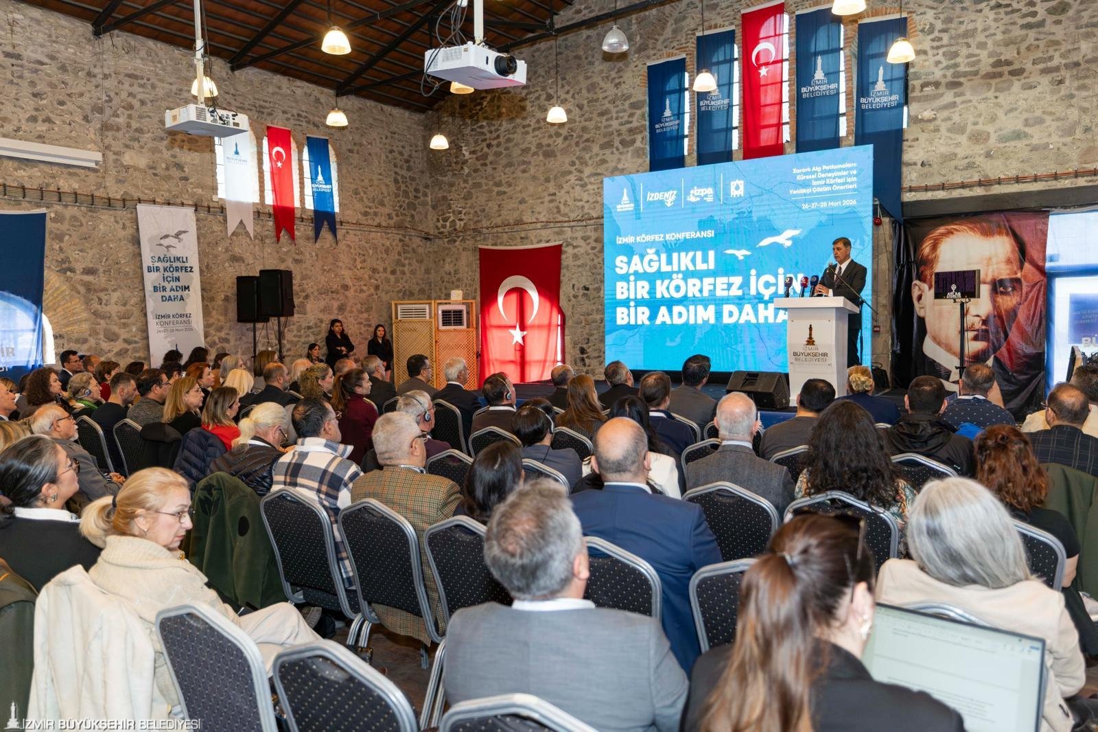 İzmir Körfezi'nde1,2 milyon ton dip çamuru, binlerce ton atık temizlendi