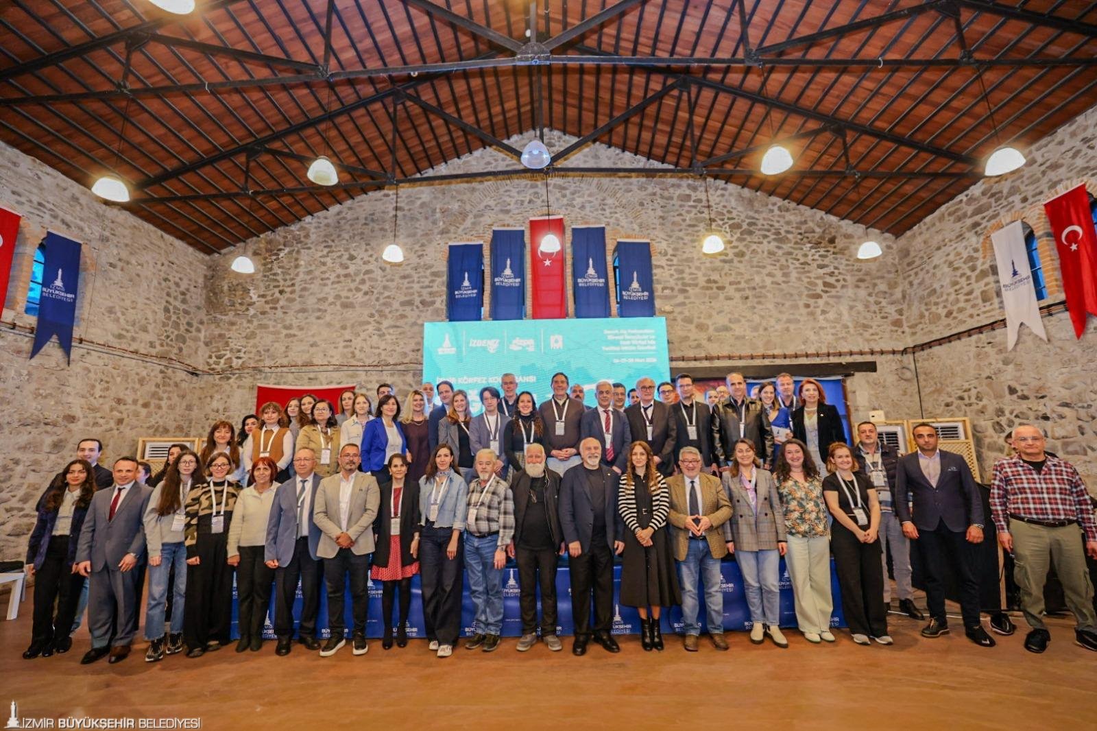İzmir Körfezi'nde1,2 milyon ton dip çamuru, binlerce ton atık temizlendi