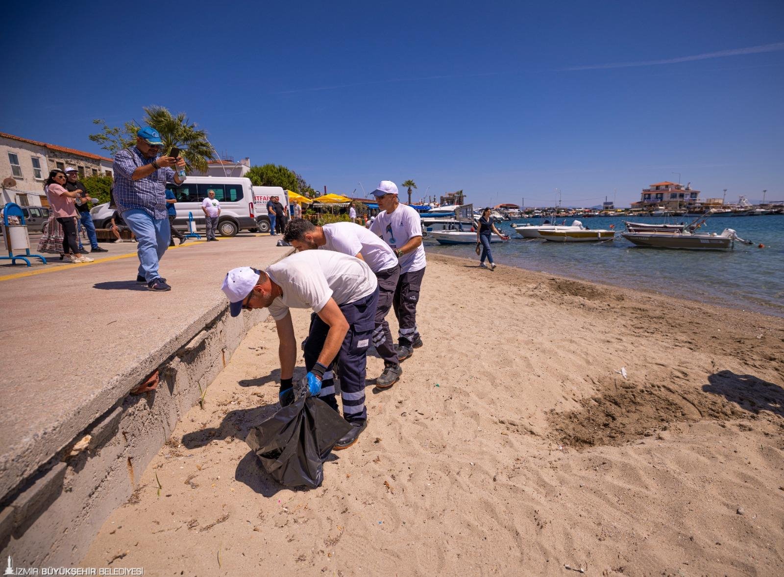 Plajdan 750 kilogram atık toplandı: İyilik yap; denize atma