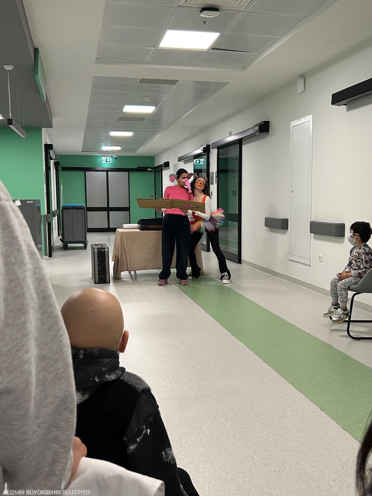 İzmir Şehir Tiyatroları sezonu rekorla kapattı: 42 gösterimde 33 bini aşkın seyirciyle buluştu
