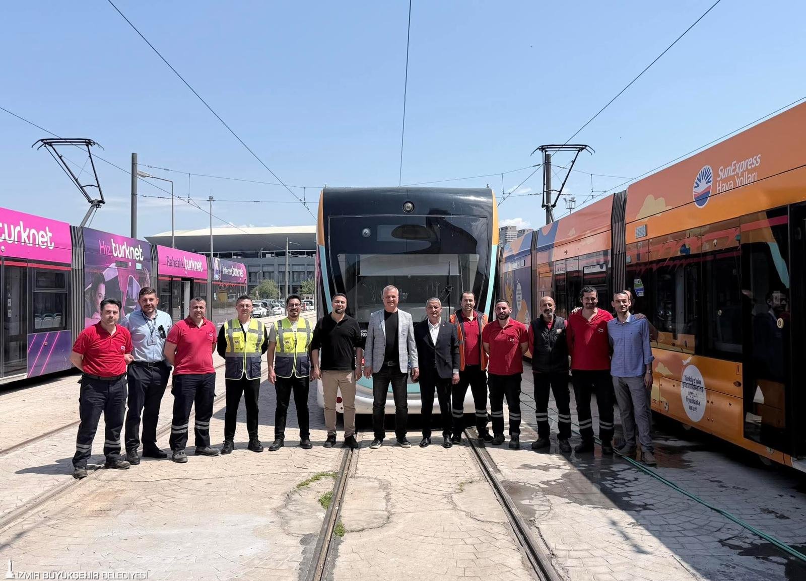 İzmir Metro araçlarını kendi gücüyle yeniliyor: 19 haftada sıfırdan farksız oldu