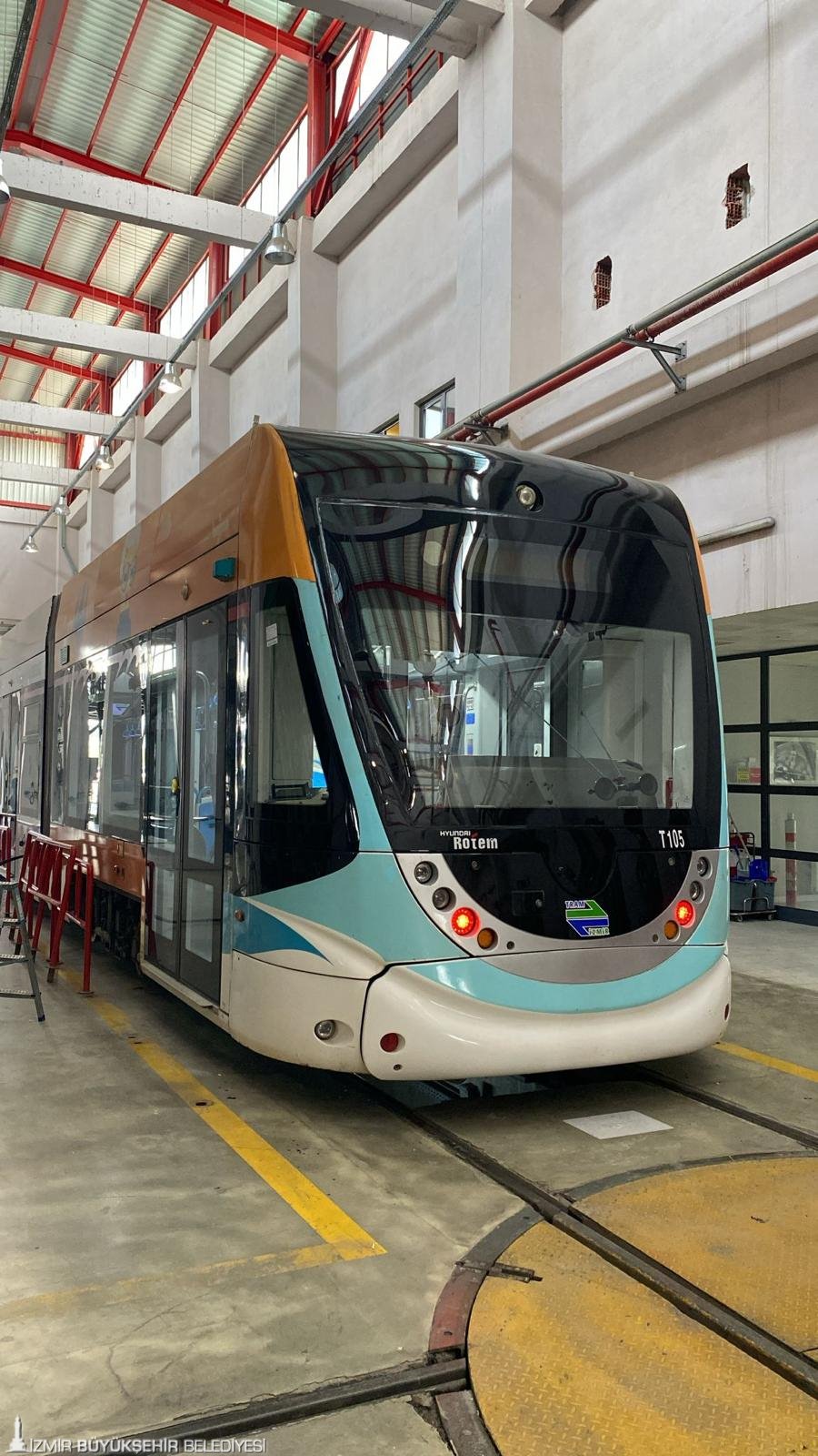 İzmir Metro araçlarını kendi gücüyle yeniliyor: 19 haftada sıfırdan farksız oldu