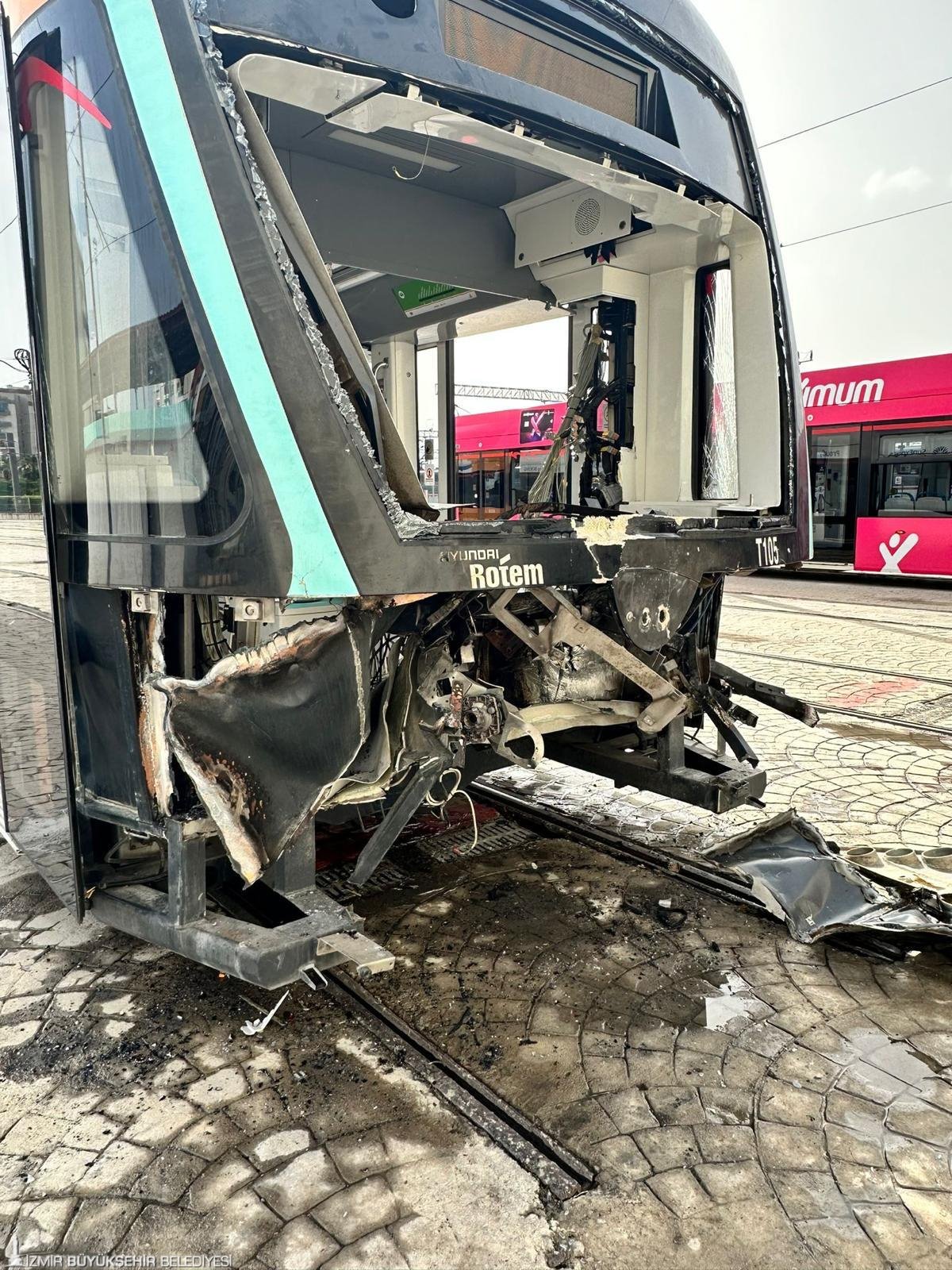 İzmir Metro araçlarını kendi gücüyle yeniliyor: 19 haftada sıfırdan farksız oldu